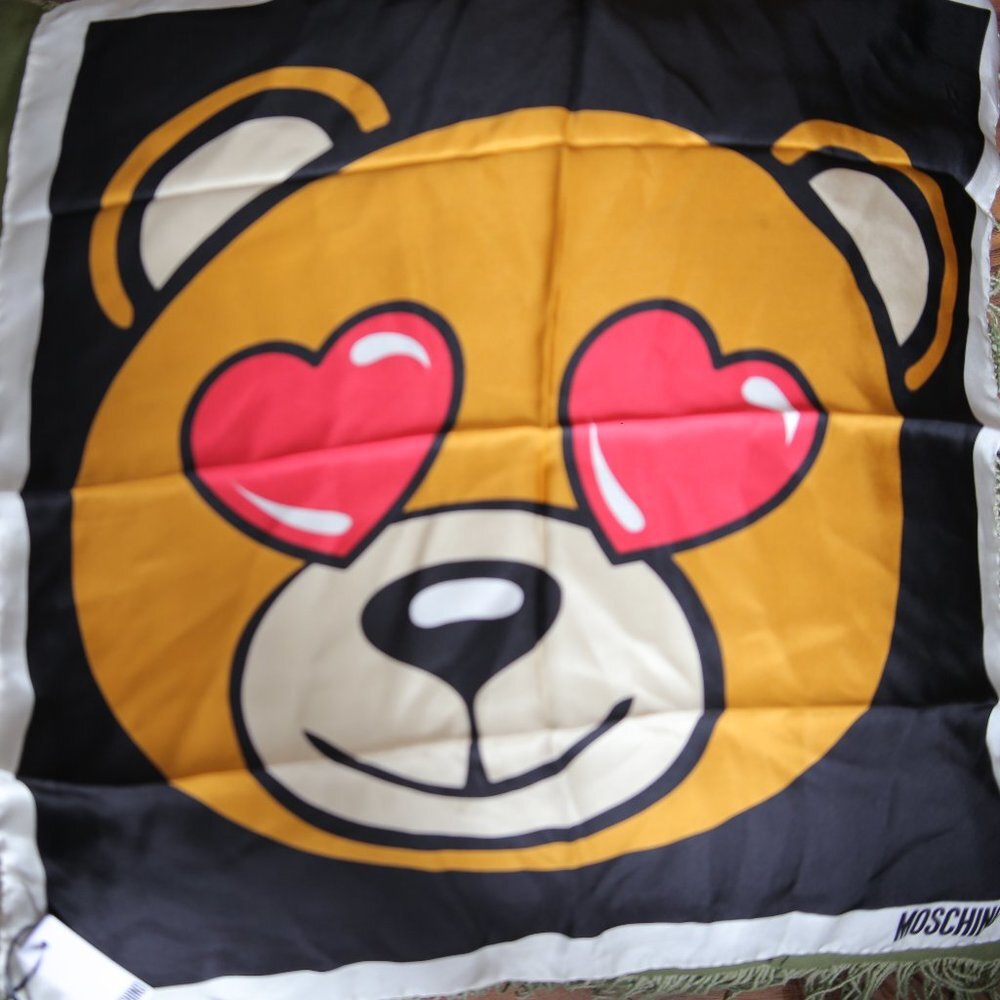 NWT MOSCHINO Made In Italy 100% Silk Scarf. - Picture 2 of 7